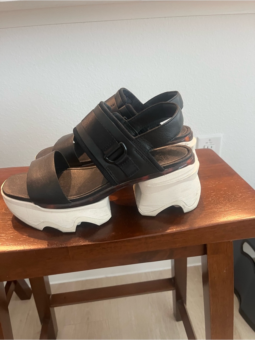 Woman's Sandals SOREL Kinetic Impact Sandal Sz 9